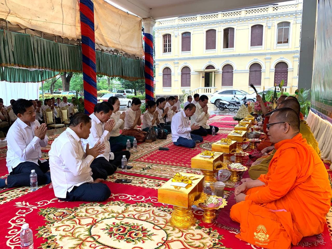 អភិបាលខេត្តក្រចេះ និមន្តព្រះសង្ឃសូត្រមន្តសុំសេចក្តីសុខពីទេវតាឆ្នាំចាស់ផ្លាស់ចូលឆ្នាំថ្មី « ព្រះនាមកូរកៈទេវី»ដែលនឹងខិតជិតមកដល់នាពេលឆាប់ៗខាងមុខនេះ ….