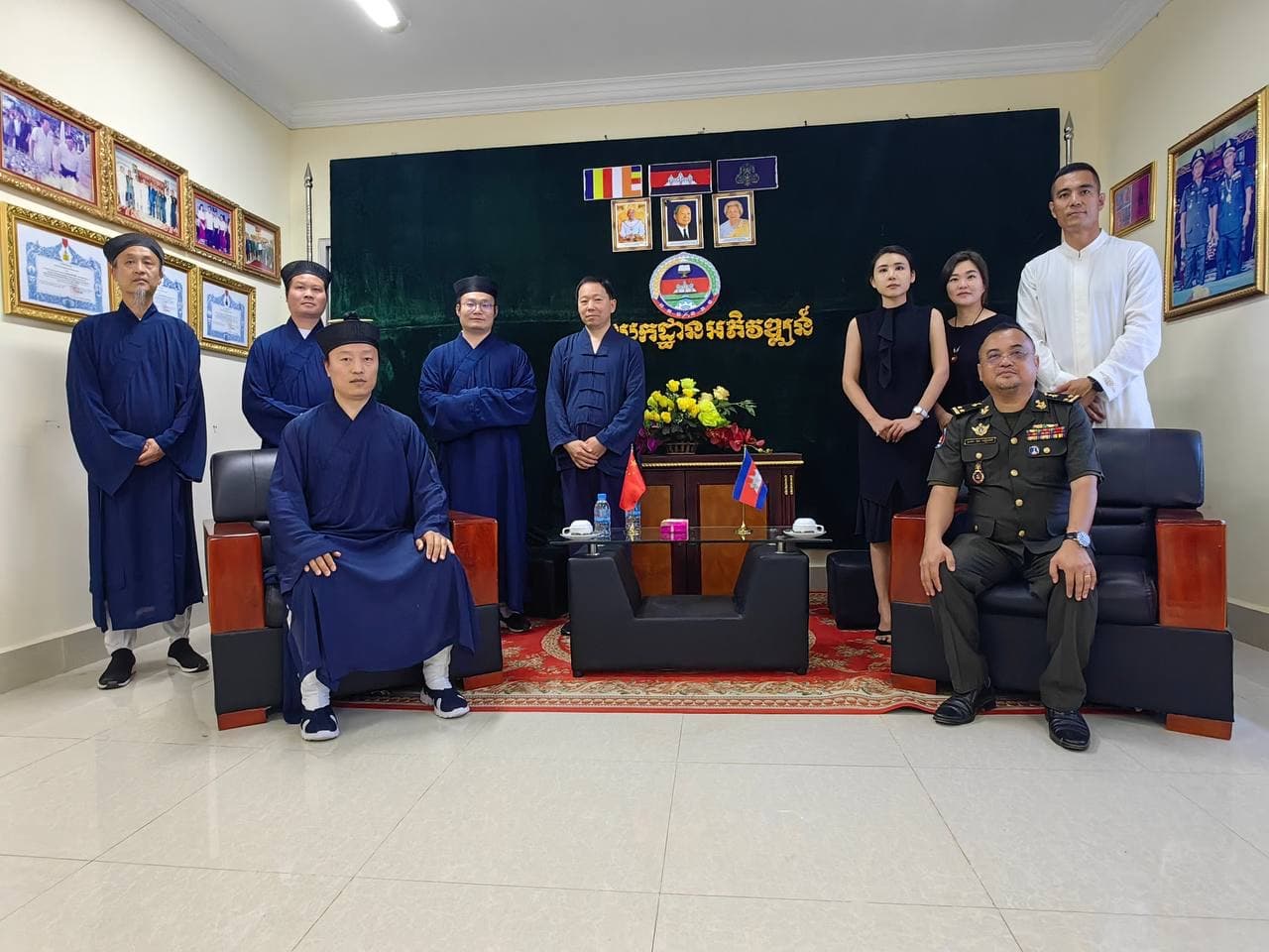 សម្ព័ន្ធមេត្រីភាព សមាគមតាវ ភ្នំ(អ៊ូតាំង) និងអគ្គនាយកដ្ឋានអភិវឌ្ឍន៍នៃក្រសួងការពារជាតិកម្ពុជា ជួបផ្លាស់ប្តូរវប្បធម៌
